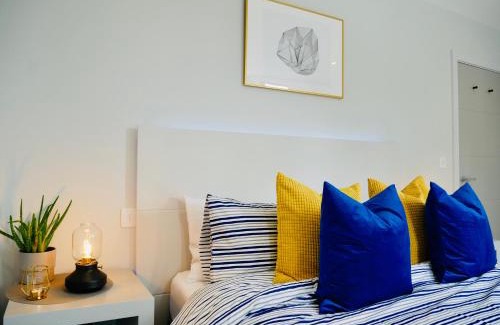 Westbourne Apartment | Beautiful AlumPointe Apartment - 400m to the beach