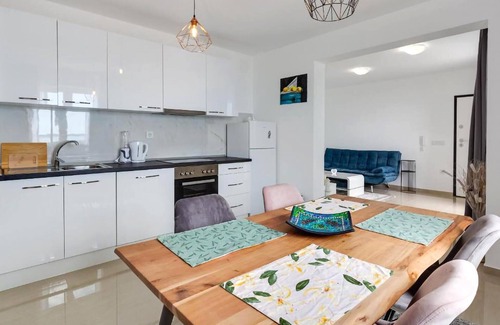 Starigrad Apartment | Beautiful and modern apartment with stunning sea views.