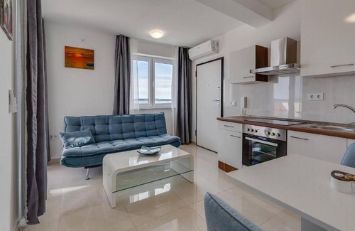Starigrad Apartment | Beautiful and modern apartment with stunning sea views.