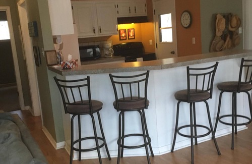 Fairfield Bay House | Beautiful and Serene Lake House .6 miles from Fairfield Bay Marina