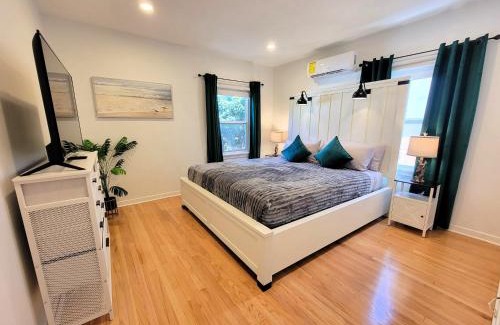 Pico - Robertson House | Beautiful and spacious 2 bedroom home in an excellent location near LACMA Acadamy Awards Museum Peterson Museum and more