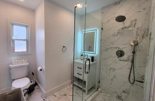 Pico - Robertson House | Beautiful and spacious 2 bedroom home in an excellent location near LACMA Acadamy Awards Museum Peterson Museum and more