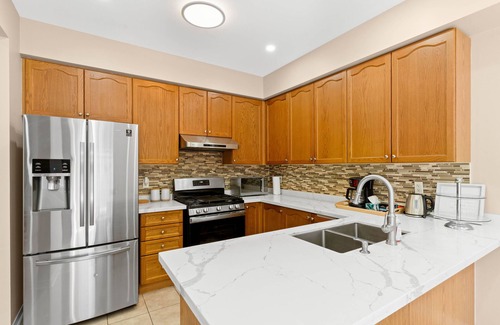 Brampton House | Beautiful and Spacious ~ 5 BR, 3.5 WR ~ Brampton