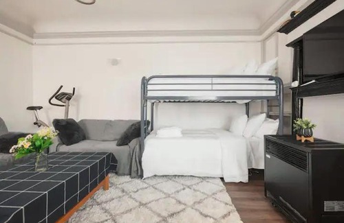 Hoover - Foster House | Beautiful and Workspace and Parking