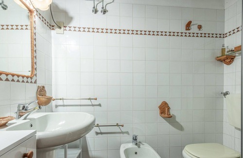 Buggiano Villa | Beautiful apartment in villa with pool, WIFI, A/C, TV, pets allowed, panoramic view and parking