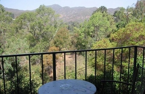 Pacific Palisades Condo | Beautiful apartment by the beach and the mountains