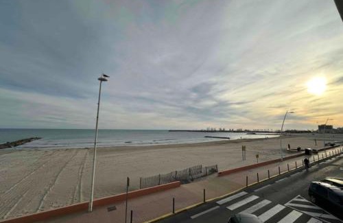 Palavas-les-Flots Apartment | Beautiful apartment with terrace on the seafront