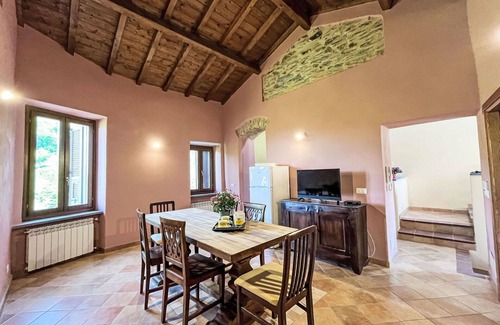 Novelli Apartment | Beautiful apartment for 8 people with pool, WIFI, TV, patio, pets allowed and panoramic view