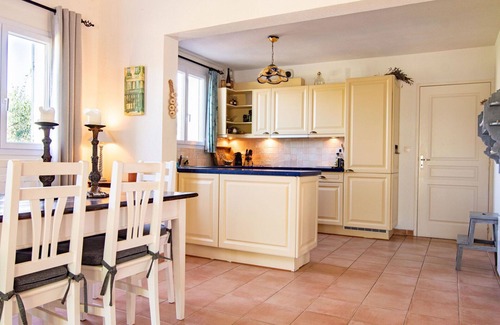Nans-les-Pins Apartment | Beautiful apartment for 8 guests with private pool, WIFI, TV, terrace, pets allowed and parking