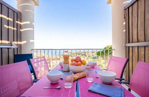 Le Dramont Apartment | Beautiful apartment for 4 guests with pool, WIFI, A/C, TV, patio, pets allowed and parking