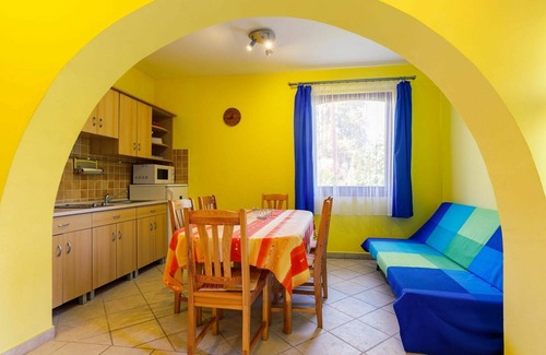 Balatonszarszo Apartment | Beautiful apartment for 10 guests with WIFI, A/C, TV and terrace
