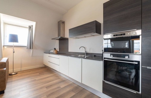 Colijnsplaat Apartment | Beautiful apartment for 4 guests with hot tub, WIFI, TV and balcony
