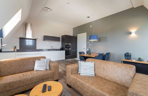 Colijnsplaat Apartment | Beautiful apartment for 4 guests with hot tub, WIFI, TV and balcony