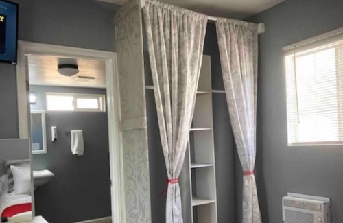 Banning Apartment | Beautiful Apartment - 10 min to Morongo Casino & Near Highway!
