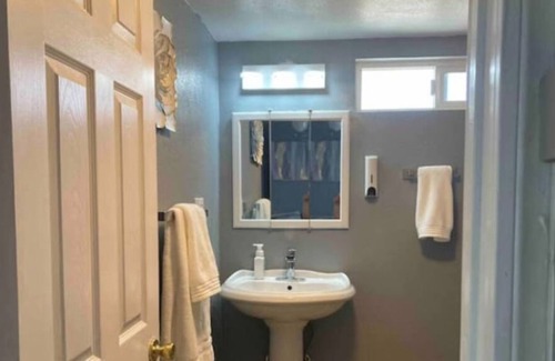 Banning Apartment | Beautiful Apartment - 10 min to Morongo Casino & Near Highway!