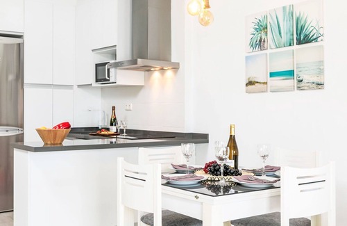 Salobrena Apartment | Beautiful apartment for 4 guests with WIFI, pool, A/C, TV, terrace and parking