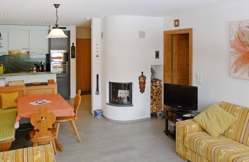 Valbella Apartment | Beautiful apartment for 4 guests with WIFI, TV, balcony, panoramic view and parking