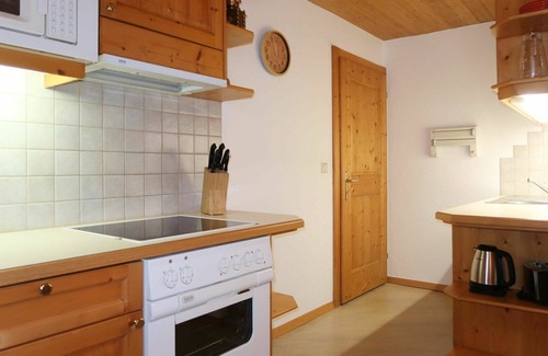Kauns Apartment | Beautiful apartment for 6 guests with WIFI, TV, balcony, pets allowed and parking