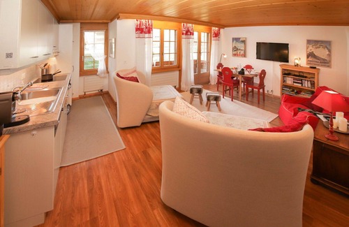 Saanen Apartment | Beautiful apartment for 4 guests with WIFI, TV, balcony and panoramic view