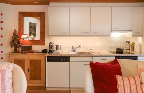 Saanen Apartment | Beautiful apartment for 4 guests with WIFI, TV, balcony and panoramic view