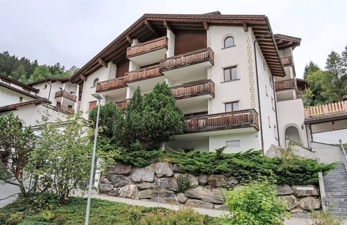 Salouf Apartment | Beautiful apartment for 4 people with WIFI, pool, TV, balcony, pets allowed and panoramic view