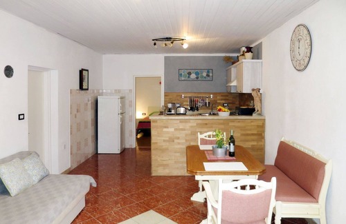 Matohanci Apartment | Beautiful apartment for 3 people with WIFI, A/C, pool, TV, terrace and pets allowed
