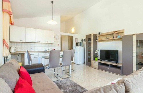 Nova Vas Apartment | Beautiful apartment for 4 people with WIFI, pool, A/C, TV, balcony and pets allowed