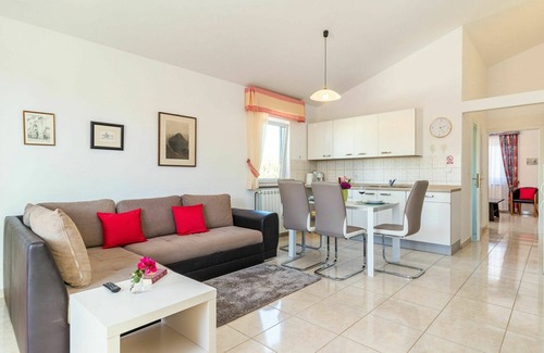 Nova Vas Apartment | Beautiful apartment for 4 people with WIFI, pool, A/C, TV, balcony and pets allowed