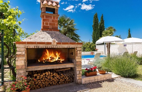 Nova Vas Apartment | Beautiful apartment for 4 guests with WIFI, A/C, pool, TV and terrace