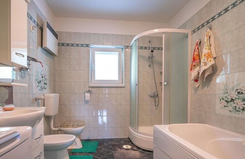 Kuceli Apartment | Beautiful apartment for 5 guests with A/C, WIFI, TV, terrace, pets allowed and parking