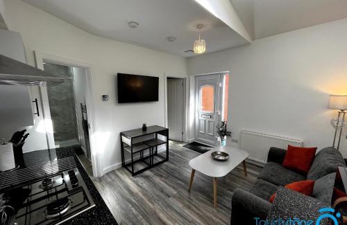 Olton House | Beautiful Apartment for solo and couple travellers