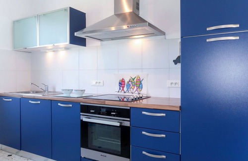 Plozevet House | Beautiful apartment in villa for 6 people with TV, terrace and pets allowed