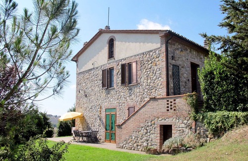 Lajatico Villa | Beautiful apartment in villa for 2 guests with pool, WIFI, TV, patio and parking