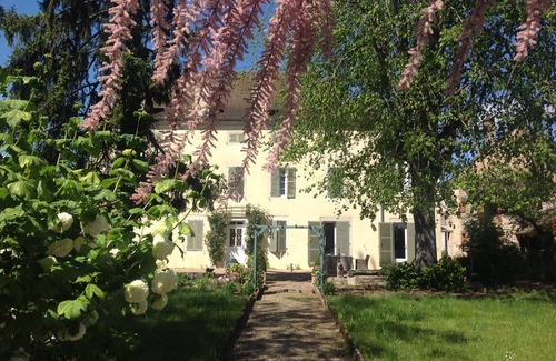 Tailly Apartment | Beautiful apartment in former Domaine 6 km from Beaune