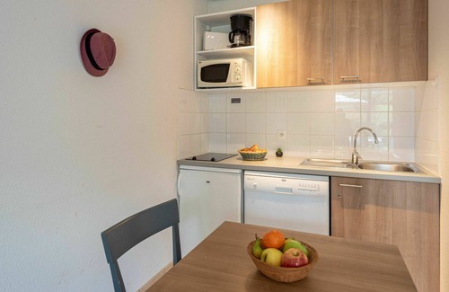 Saumur House | Beautiful apartment in villa for 3 guests with internet, pool, TV, terrace and pets allowed