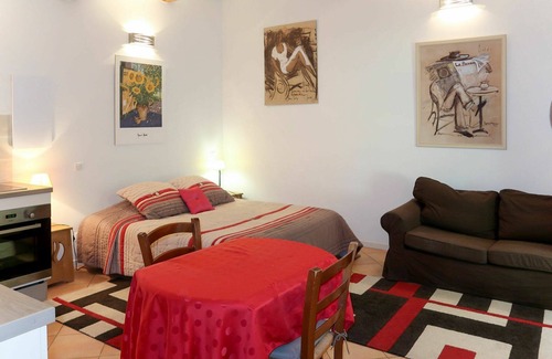 Sigonce Villa | Beautiful apartment in villa for 2 guests with WIFI, pool, A/C, TV, patio and pets allowed