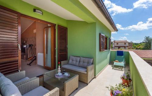 Cabrunici Apartment | Beautiful Apartment In Cabrunici