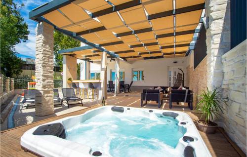 Kastel Gomilica Apartment | Beautiful Apartment In Kastel Gomilica