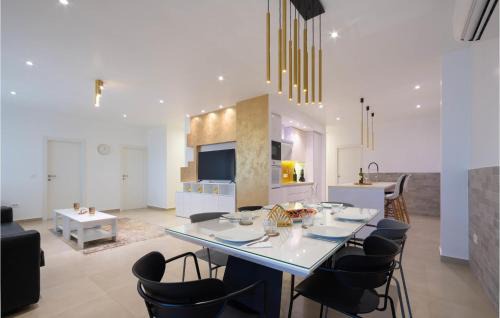 Kastel Gomilica Apartment | Beautiful Apartment In Kastel Gomilica