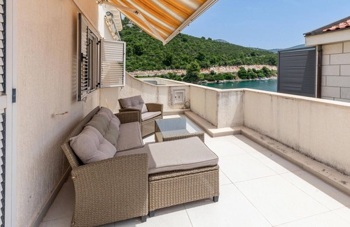 Slivno Apartment | Beautiful apartment in Klek with WiFi