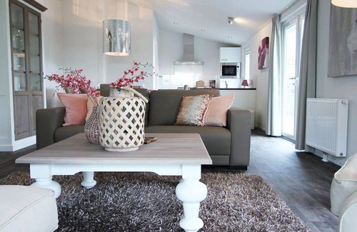 Belfeld House | Beautiful apartment in villa for 6 guests with pool, WIFI, TV, terrace and parking
