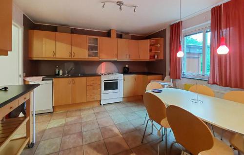Hyltebruk Apartment | Beautiful Apartment In Hyltebruk With Wifi