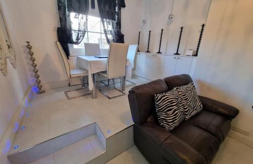 Rochester Apartment | Beautiful apartment in the heart of Rochester