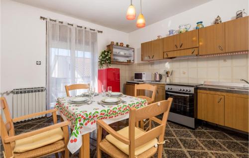 Viskovo Apartment | Beautiful Apartment In Viskovo With Wifi