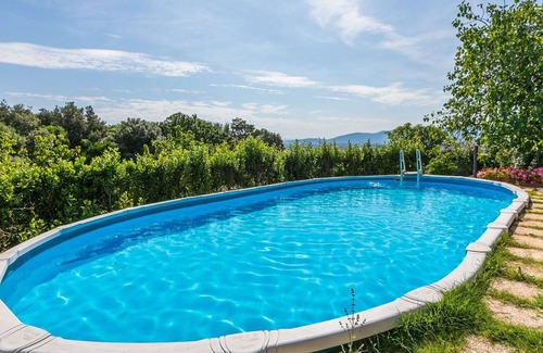 Follonica Villa | Beautiful apartment in villa for 4 guests with pool, WIFI, TV, patio, pets allowed and parking