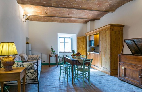 Stigliano Apartment | Beautiful apartment for 3 people with WIFI, TV, patio, pets allowed and panoramic view