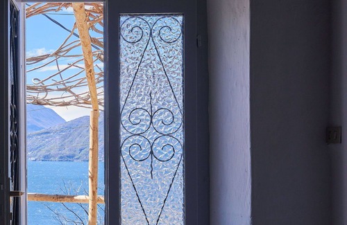 Bellano House | Beautiful apartment in villa for 2 guests with A/C, WIFI, TV, terrace and pets allowed