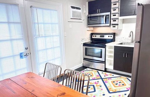 Oakhurst Apartment | Beautiful Apartment w/King bed