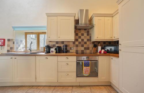 Ilfracombe House | Beautiful Barn Conversion with Games Room
