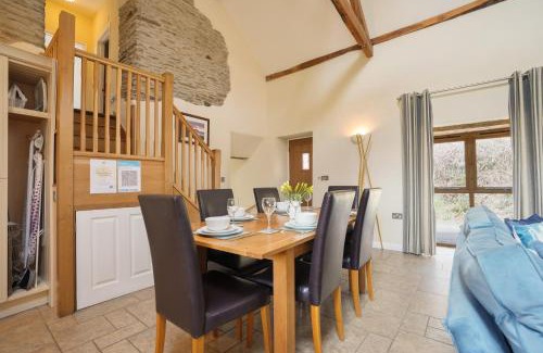 Ilfracombe House | Beautiful Barn Conversion with Games Room